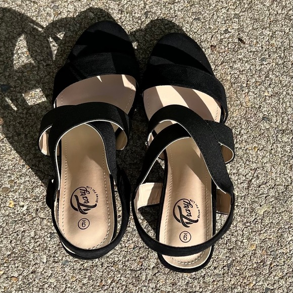 Trary Size 9 Black Suede Chunky 3.5 Inch Heels Only Worn Once - Picture 2 of 6